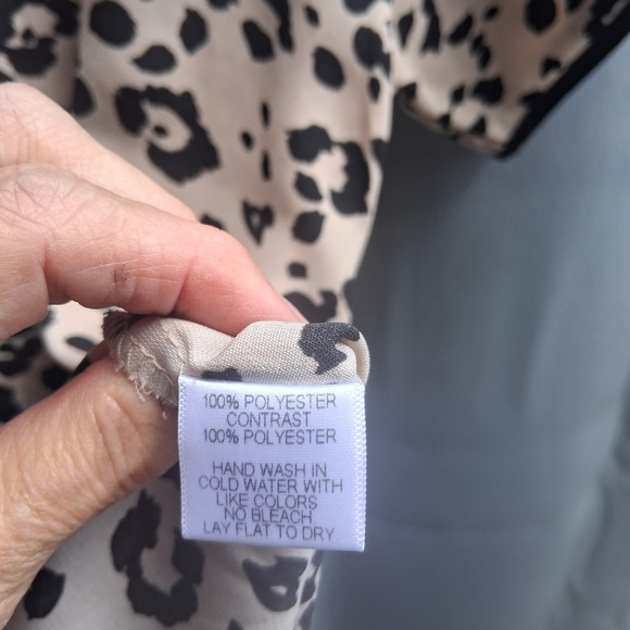 Harlowe & Graham Leopard Print Women's Blouse Medium Short Sleeve Keyhole‎ Back - Picture 4 of 8